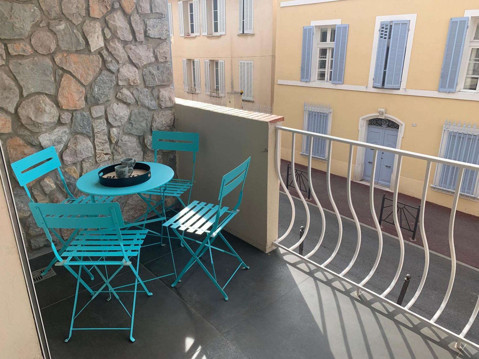 Grande Terrasse Emplacement Au A 1 Minute De La A Pieds Cassis