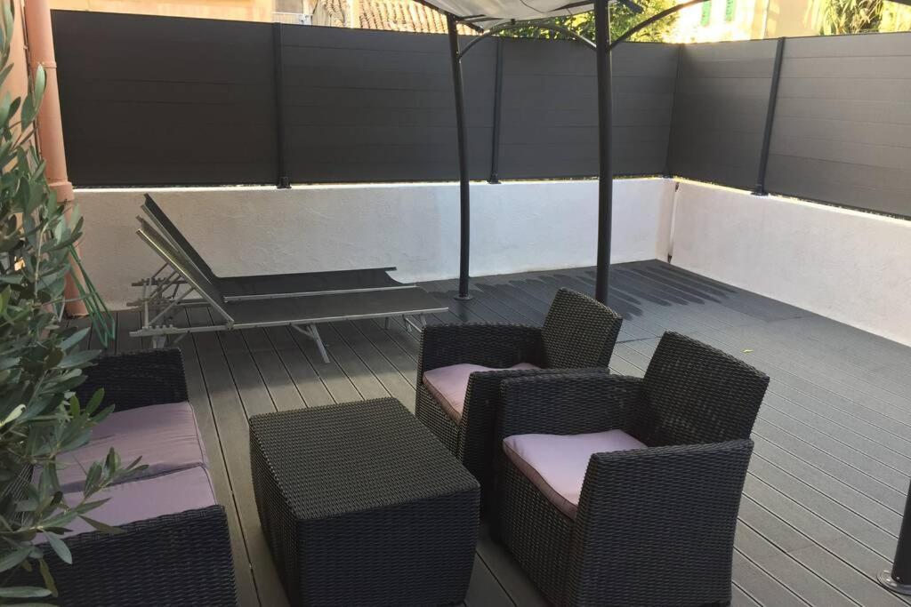 Grande Terrasse Emplacement Au A 1 Minute De La A Pieds Cassis