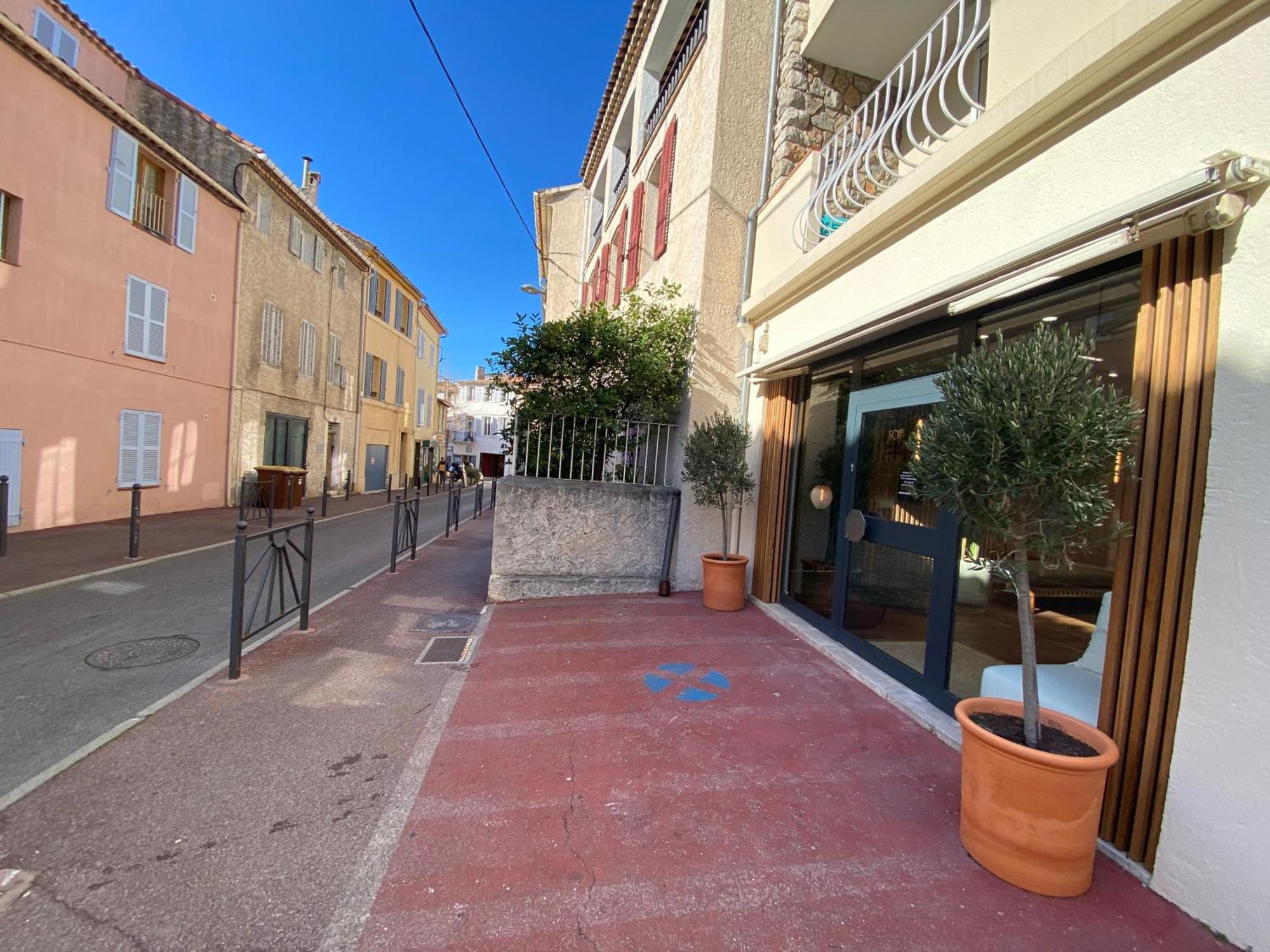 Grande Terrasse Emplacement Au A 1 Minute De La A Pieds Apartment *